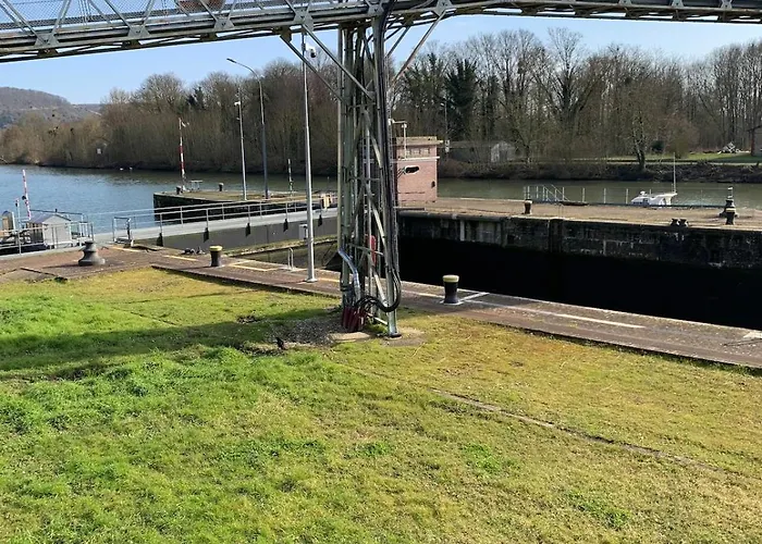 L Pres Des Ecluses *